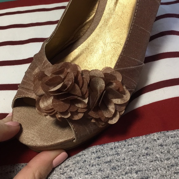 CL BY LAUNDRY Wedges - Picture 2 of 5